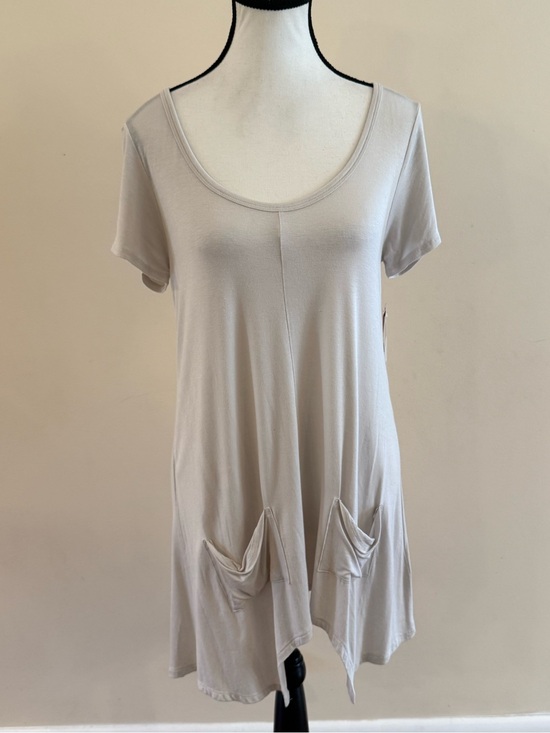 Philosophy Tops - Philosophy Light Beige Scoop Neck Tunic with Front Pockets Size small